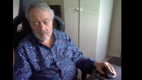 erasmus_d online show from April 4, 4:59 pm