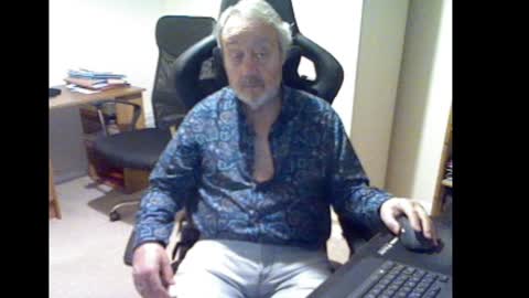 Snapshot of erasmus_d chatting on February 2, 5:59 pm erasmus_d online show from February 2, 5:59 pm