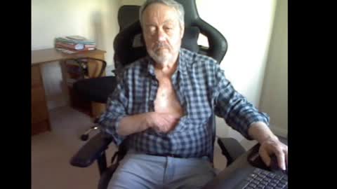 Snapshot of erasmus_d chatting on March 3, 5:34 pm erasmus_d online show from March 3, 5:34 pm