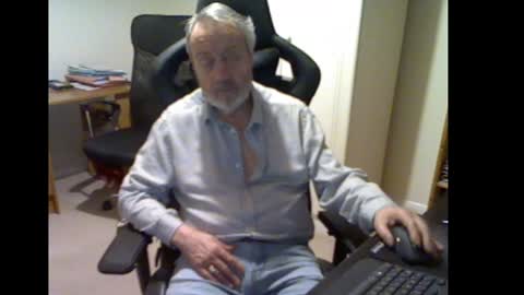 Snapshot of erasmus_d chatting on December 28, 5:57 pm erasmus_d online show from December 28, 5:57 pm