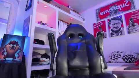 Tht BOSS Eren online show from November 20, 3:17 am