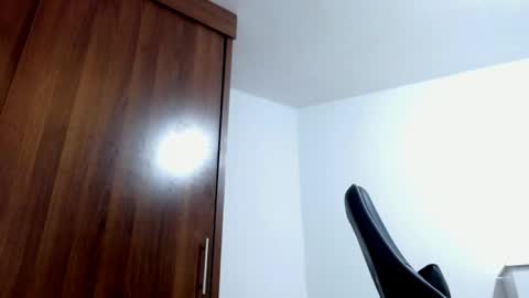 eren_smith online show from April 14, 8:25 am