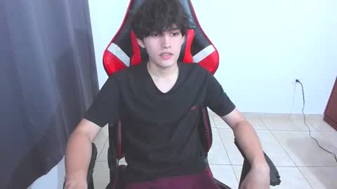 Snapshot of eren_tatakae chatting on October 11, 2:37 am eren_tatakae online show from October 11, 2:37 am