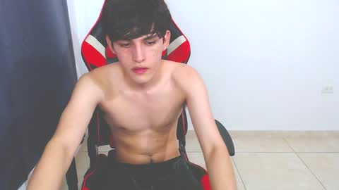 Snapshot of eren_tatakae chatting on December 12, 10:20 pm eren_tatakae online show from December 12, 10:20 pm