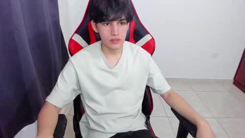 Snapshot of eren_tatakae chatting on March 6, 3:35 pm eren_tatakae online show from March 6, 3:35 pm