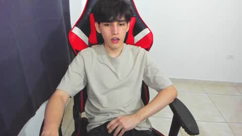 Snapshot of eren_tatakae chatting on February 3, 9:18 pm eren_tatakae online show from February 3, 9:18 pm