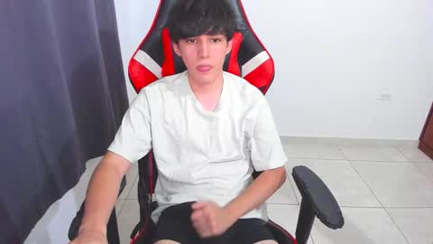 Snapshot of eren_tatakae chatting on September 16, 1:39 am eren_tatakae online show from September 16, 1:39 am