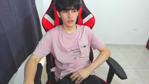 Snapshot of eren_tatakae chatting on January 31, 4:48 pm eren_tatakae online show from January 31, 4:48 pm
