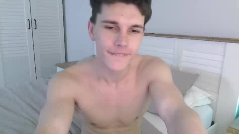 Snapshot of eric_crush chatting on March 2, 3:45 am Eric Crush online show from March 2, 3:45 am