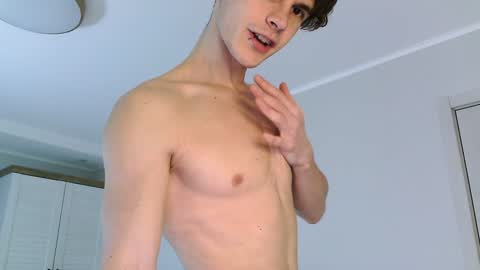 Snapshot of eric_crush chatting on December 15, 3:56 am Eric Crush online show from December 15, 3:56 am