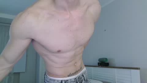 Snapshot of eric_crush chatting on February 9, 3:53 am Eric Crush online show from February 9, 3:53 am