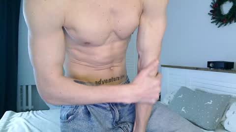 Snapshot of eric_crush chatting on December 10, 4:02 am Eric Crush online show from December 10, 4:02 am