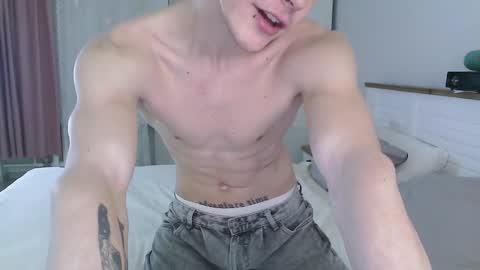 Snapshot of eric_crush chatting on February 15, 3:42 am Eric Crush online show from February 15, 3:42 am