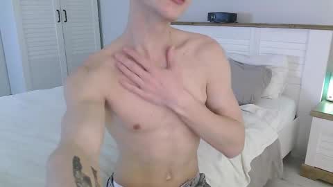 Snapshot of eric_crush chatting on February 22, 3:56 am Eric Crush online show from February 22, 3:56 am