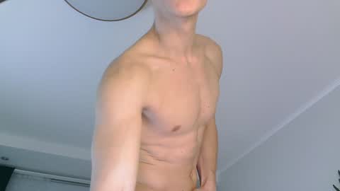 Snapshot of eric_crush chatting on December 26, 3:59 am Eric Crush online show from December 26, 3:59 am