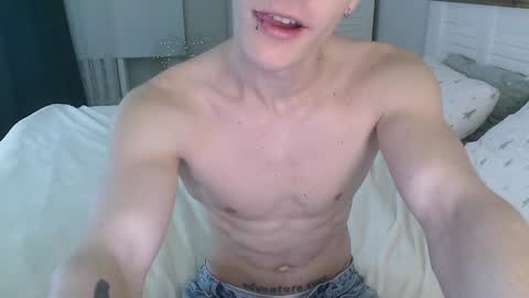 Snapshot of eric_crush chatting on January 15, 3:43 am Eric Crush online show from January 15, 3:43 am