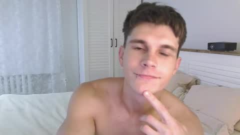 Snapshot of eric_crush chatting on September 10, 4:00 am Eric Crush online show from September 10, 4:00 am