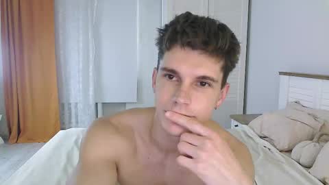Snapshot of eric_crush chatting on September 22, 7:19 am Eric Crush online show from September 22, 7:19 am