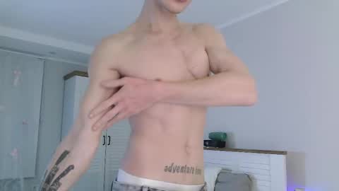 Snapshot of eric_crush chatting on February 16, 3:47 am Eric Crush online show from February 16, 3:47 am