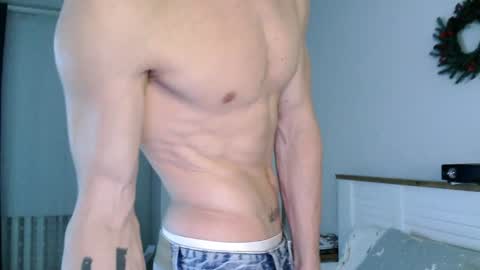 Snapshot of eric_crush chatting on December 6, 3:52 am Eric Crush online show from December 6, 3:52 am