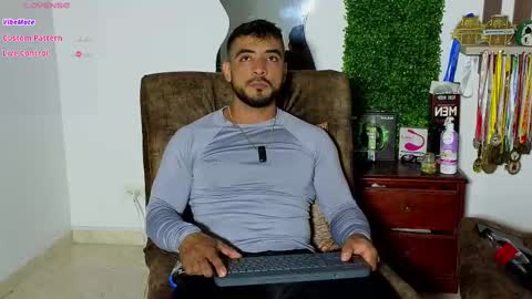 Snapshot of eric_harrison1 chatting on February 21, 10:59 pm Brayan online show from February 21, 10:59 pm