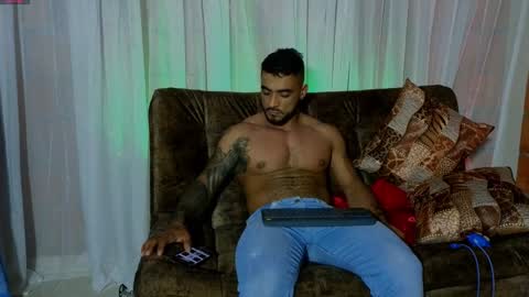 Snapshot of eric_harrison1 chatting on December 4, 1:25 am Brayan online show from December 4, 1:25 am
