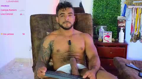 Snapshot of eric_harrison1 chatting on February 12, 8:40 pm Brayan online show from February 12, 8:40 pm
