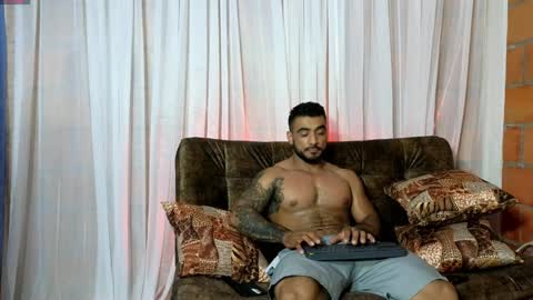Snapshot of eric_harrison1 chatting on December 8, 9:52 pm Brayan online show from December 8, 9:52 pm