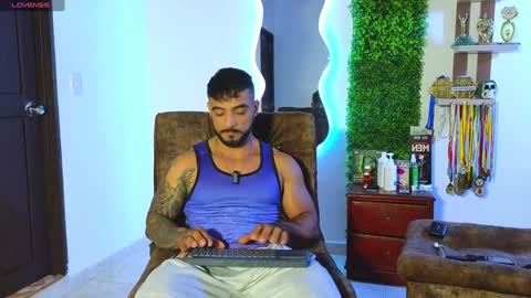 Snapshot of eric_harrison1 chatting on January 19, 11:10 pm Brayan online show from January 19, 11:10 pm