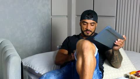Snapshot of eric_harrison1 chatting on December 22, 11:31 pm Brayan online show from December 22, 11:31 pm