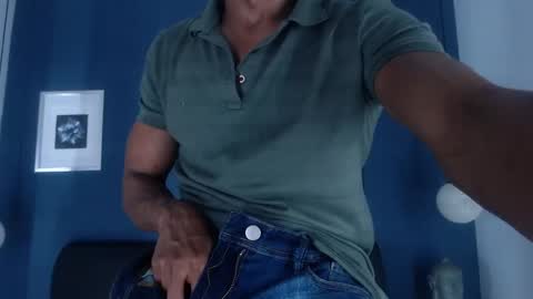 Snapshot of eric_latino chatting on December 7, 9:11 pm Eric Latino online show from December 7, 9:11 pm