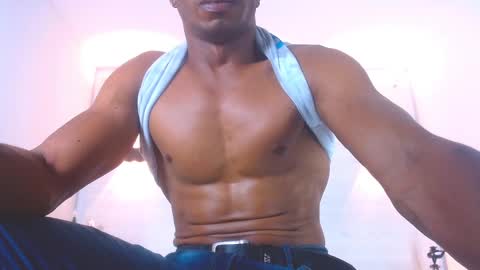 Snapshot of eric_latino chatting on December 17, 10:55 am Eric Latino online show from December 17, 10:55 am