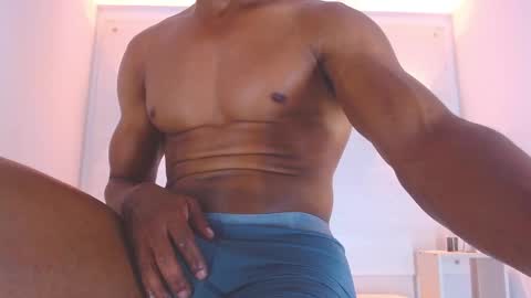 Snapshot of eric_latino chatting on February 6, 2:22 am Eric Latino online show from February 6, 2:22 am