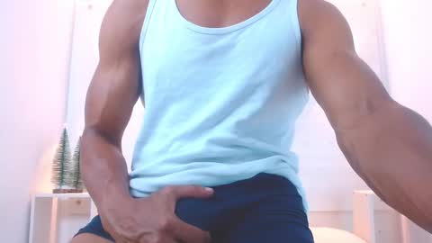 Snapshot of eric_latino chatting on December 18, 12:54 am Eric Latino online show from December 18, 12:54 am