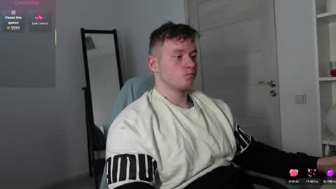 Snapshot of eric_poston chatting on October 19, 5:56 am online show from October 19, 5:56 am