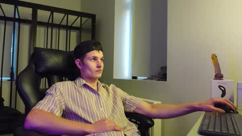 Snapshot of eric_poston chatting on October 10, 2:44 pm online show from October 10, 2:44 pm