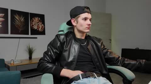 Snapshot of eric_poston chatting on October 12, 2:55 pm online show from October 12, 2:55 pm