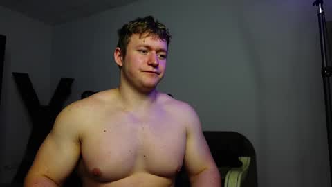 Snapshot of eric_poston chatting on September 15, 7:37 pm online show from September 15, 7:37 pm