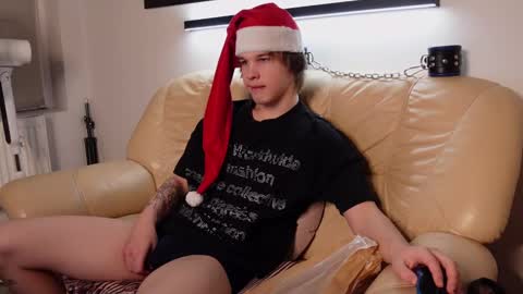 Snapshot of eric_poston chatting on December 6, 3:44 pm online show from December 6, 3:44 pm