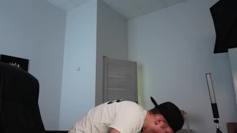 Snapshot of eric_poston chatting on September 17, 6:58 am online show from September 17, 6:58 am