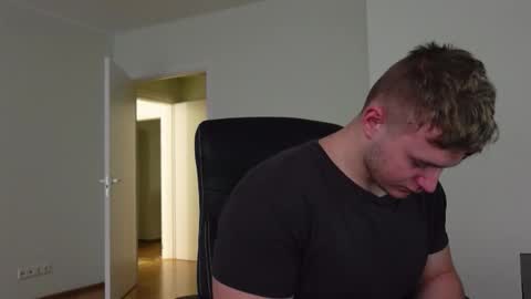 Snapshot of eric_poston chatting on October 21, 6:38 am online show from October 21, 6:38 am