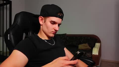 Snapshot of eric_poston chatting on September 12, 7:25 pm online show from September 12, 7:25 pm