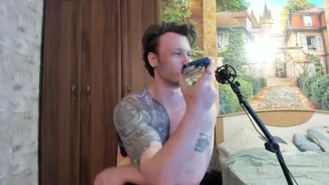 Snapshot of eric_the_vikking chatting on October 19, 2:09 pm Eric online show from October 19, 2:09 pm