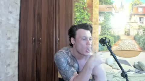 Snapshot of eric_the_vikking chatting on October 31, 9:01 am Eric online show from October 31, 9:01 am