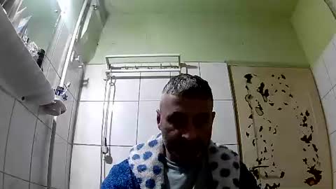 Snapshot of ericboy32 chatting on January 4, 5:58 pm eric online show from January 4, 5:58 pm