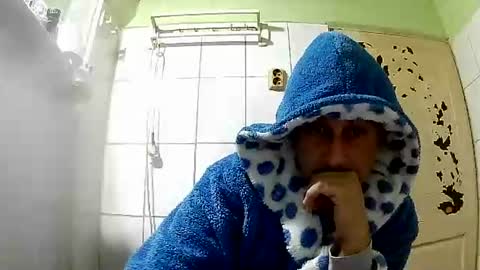Snapshot of ericboy32 chatting on December 6, 12:38 pm eric online show from December 6, 12:38 pm