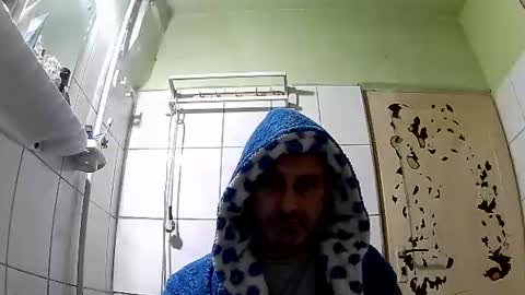 Snapshot of ericboy32 chatting on January 3, 12:43 am eric online show from January 3, 12:43 am