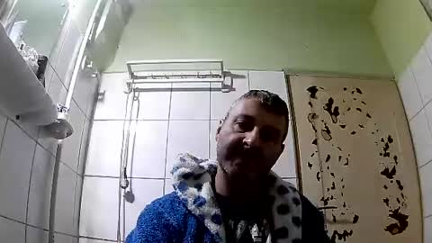 Snapshot of ericboy32 chatting on January 18, 6:53 pm eric online show from January 18, 6:53 pm