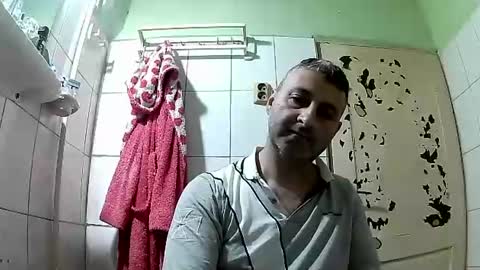 Snapshot of ericboy32 chatting on January 8, 12:06 am eric online show from January 8, 12:06 am