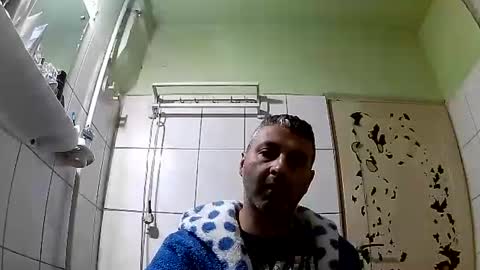 Snapshot of ericboy32 chatting on December 9, 2:56 am eric online show from December 9, 2:56 am